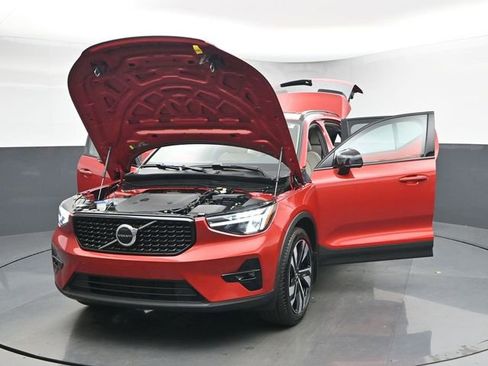 Used 2023 Volvo XC40 B5 Plus w/ Protection Package Premier image 44