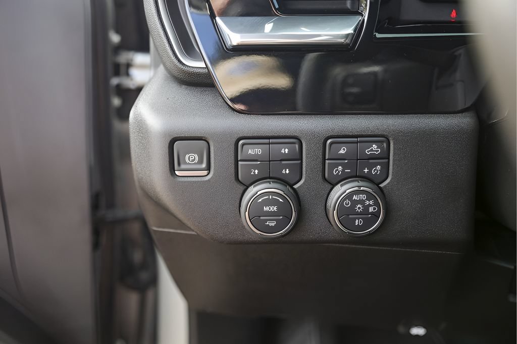 Used 2025 Chevrolet Silverado 2500 LTZ AWD/4WD image 18