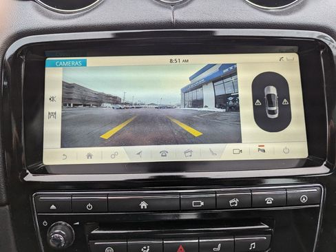 Used 2019 Jaguar XJ R-Sport image 21