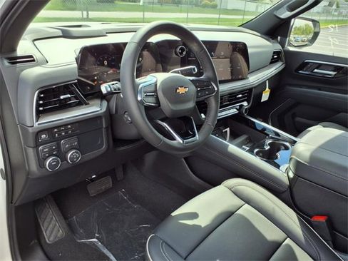 New 2025 Chevrolet Suburban Premier image 6