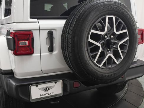 Used 2024 Jeep Wrangler Sahara image 21