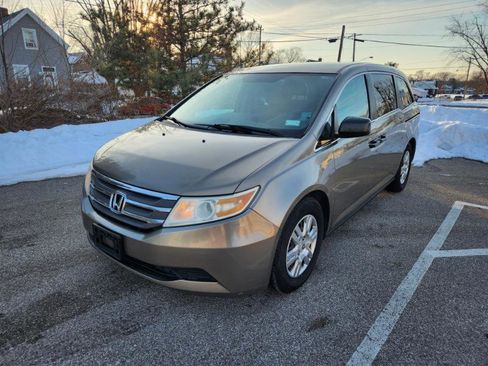 Used 2011 Honda Odyssey LX image 1