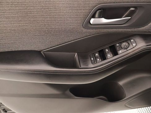 Used 2023 Nissan Rogue SV image 14