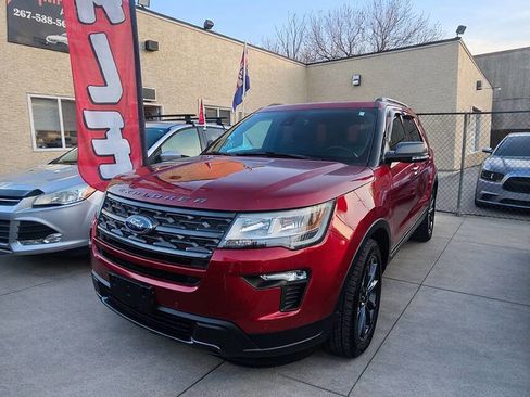 Used 2019 Ford Explorer XLT w/ Equipment Group 202A image 6