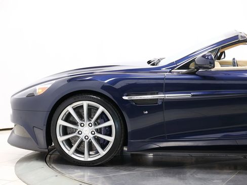 Used 2016 Aston Martin Vanquish Volante RWD image 8