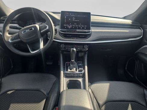 Used 2024 Jeep Compass Latitude image 10