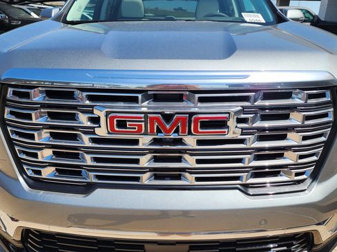 New 2026 GMC Acadia Denali w/ Super Cruise Package FWD image 9