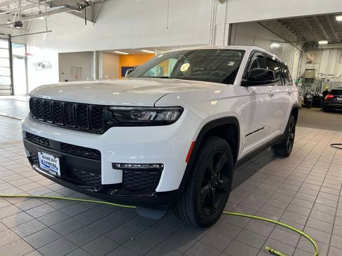Used 2024 Jeep Grand Cherokee L Limited w/ Black Appearance Package AWD/4WD image 5