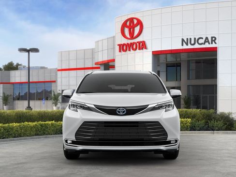 New 2025 Toyota Sienna Limited image 23