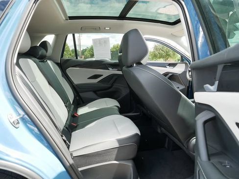 Certified 2025 Volkswagen Tiguan SE AWD/4WD image 19