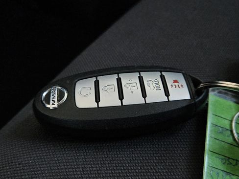 Used 2021 Nissan Versa SV image 31