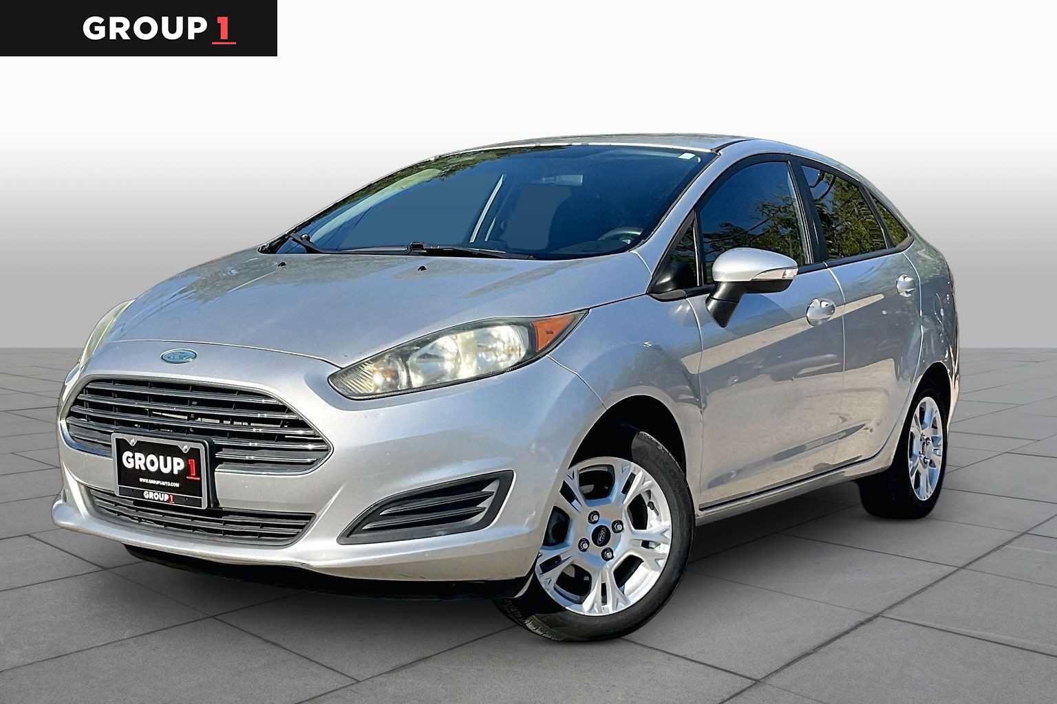Used 2015 Ford Fiesta SE FWD image 1