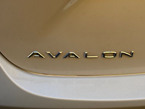 Used 2014 Toyota Avalon XLE Premium FWD image 7