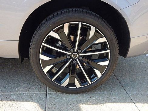 New 2026 Volvo XC60 B5 Ultra w/ Climate Package image 12