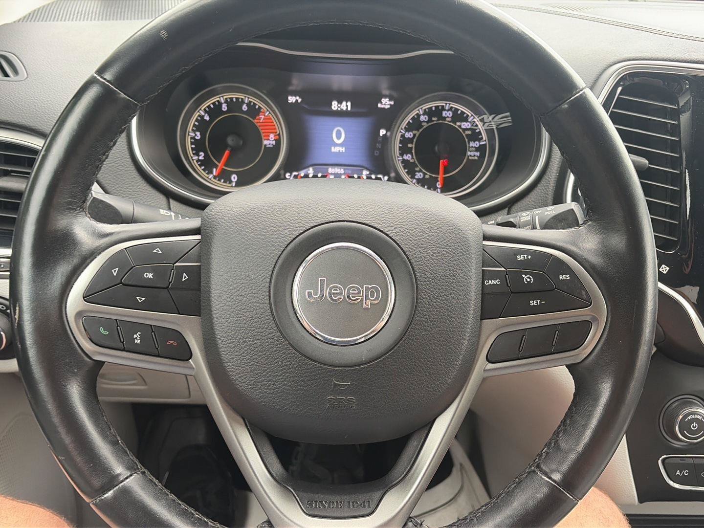 Used 2019 Jeep Cherokee Limited AWD/4WD image 16