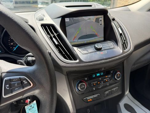 Used 2017 Ford Escape SE w/ Equipment Group 201A AWD/4WD image 38