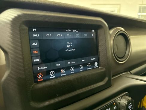 Used 2020 Jeep Wrangler Sport image 29