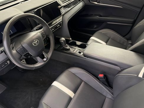 Used 2026 Toyota Camry SE w/ Convenience Package FWD image 4