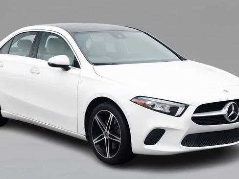 Used 2022 Mercedes-Benz A 220 4MATIC image 3