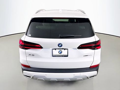 New 2026 BMW X5 xDrive50e image 6