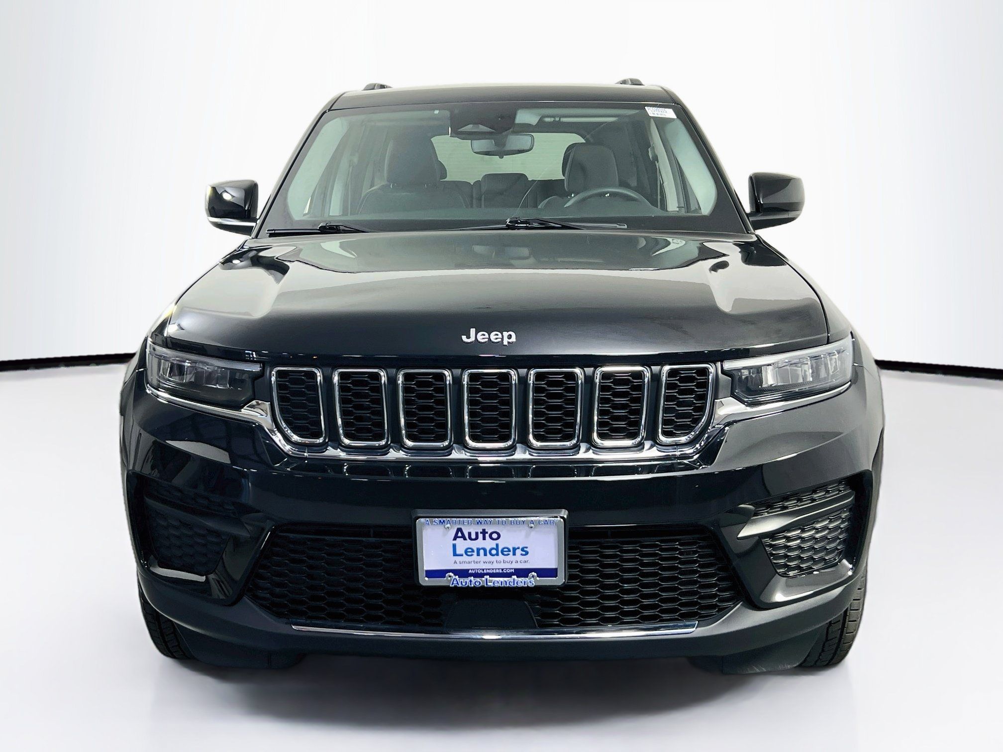 Used 2023 Jeep Grand Cherokee Laredo w/ Luxury Tech Group I AWD/4WD image 2