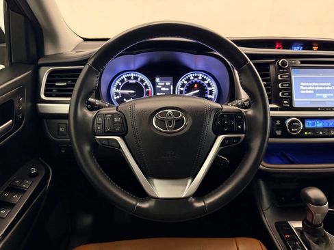 Used 2017 Toyota Highlander Limited w/ Carpet Mat Package FWD image 14