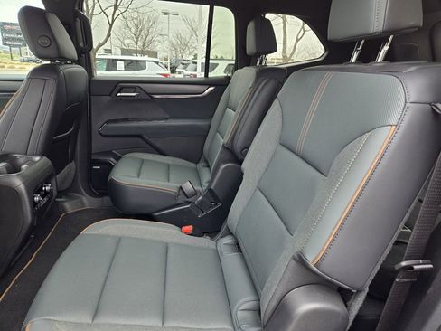 Used 2024 GMC Acadia AT4 w/ Luxury Package AWD/4WD image 3