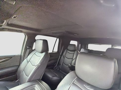 Used 2018 Cadillac Escalade Platinum AWD/4WD image 29