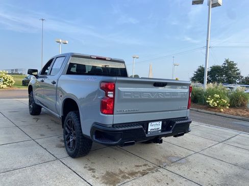 Used 2025 Chevrolet Silverado 1500 Custom Trail Boss AWD/4WD image 9