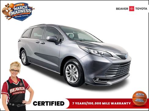 Used 2025 Toyota Sienna XLE w/ XLE Plus Package image 1