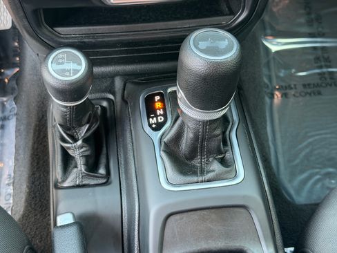 Used 2020 Jeep Wrangler Sport AWD/4WD image 26