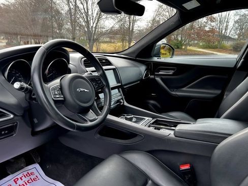 Used 2020 Jaguar F-PACE Premium image 12