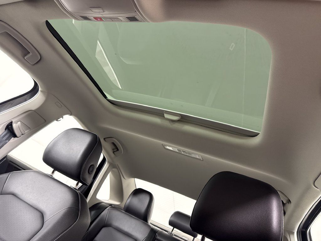 Used 2024 Volkswagen Jetta SE w/ Panoramic Sunroof Package FWD image 22