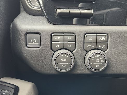 New 2026 Chevrolet Silverado 2500 ZR2 image 23