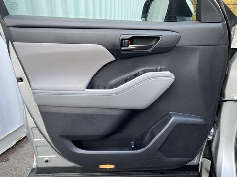 Used 2024 Toyota Highlander LE image 15