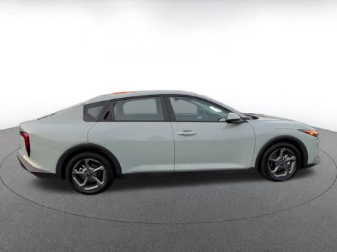 Used 2025 Kia K4 LXS image 16