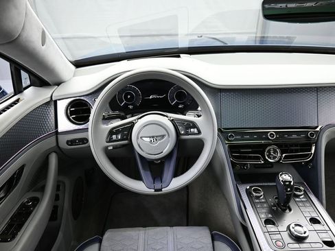 Used 2025 Bentley Flying Spur Plug-In Hybrid image 18