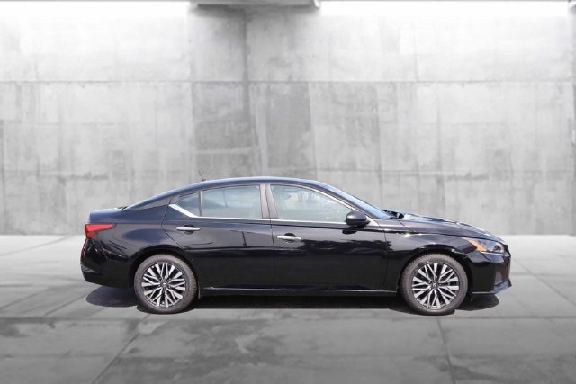 Certified 2025 Nissan Altima 2.5 SV FWD image 5