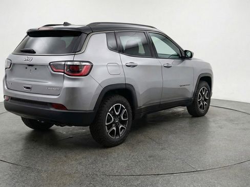 Used 2025 Jeep Compass Trailhawk image 9