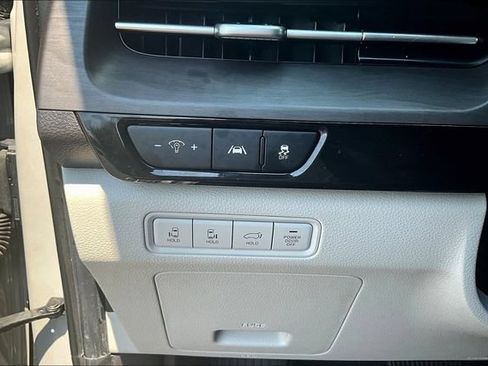 Used 2022 Kia Carnival EX FWD image 15