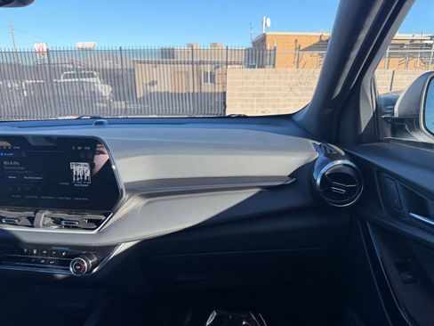 Used 2025 Chevrolet Equinox LT image 33