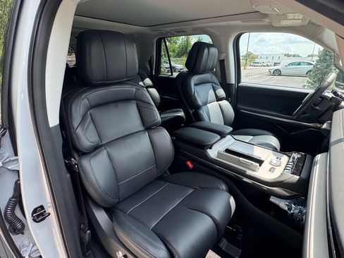 New 2025 Lincoln Navigator L Reserve image 12