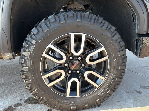 Used 2022 GMC Sierra 1500 AT4 w/ AT4 Preferred Package image 9