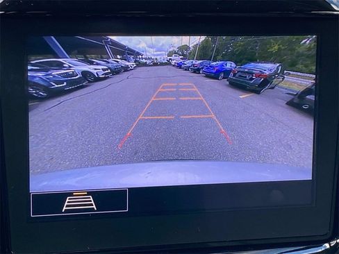 Used 2021 Chevrolet Traverse LT image 39