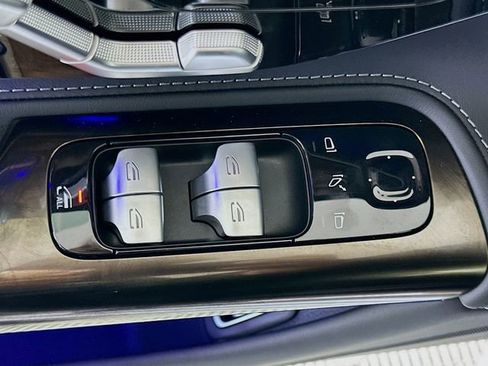 New 2026 Mercedes-Benz SL 63 AMG 4MATIC image 18