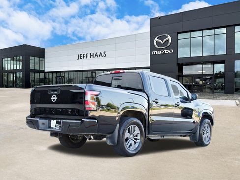 Used 2025 Nissan Frontier SV w/ SV Convenience Package RWD image 3