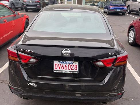 Used 2022 Nissan Altima 2.5 SV w/ SV Premium Package image 9