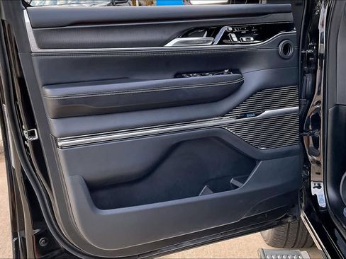 Used 2023 Jeep Grand Wagoneer Series II w/ Quick Order Packagew 28T image 21