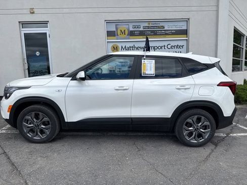 Certified 2024 Kia Seltos LX AWD/4WD image 2
