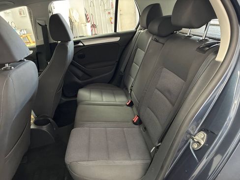 Used 2011 Volkswagen Golf 4-Door FWD image 14
